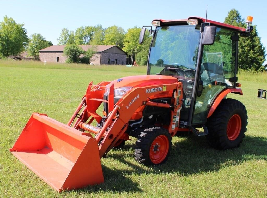 Kubota Diesel B2650 tractor quick attach loader