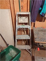 4-ft Aluminum Step Ladder