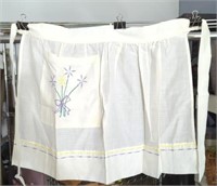 Vintage White Embroidered Floral Apron