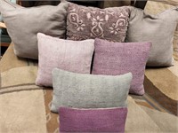 11 - LOT OF 7 ACCENT PILLOWS