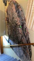 CAMOUFLAGE BLIND TO HUDE IN FOR HUNTER
