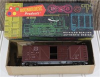 Roundhouse HO Scale Santa Fe Boxcar w/Misc Parts