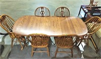 Oak Dining Table w/ 6 chairs, Excellent Cond.