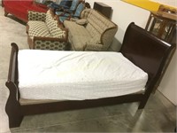 Single sleigh bed