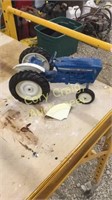 Ford 4000 metal tractor 1 tire guard is broke off
