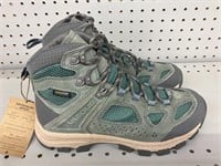 Vasque size 8 womens hiking boot