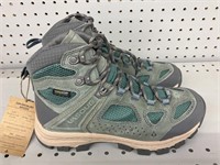 Vasque size 8 womens hiking boot