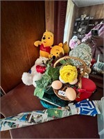 WINNIE THE POOH AND FLOWERS TO