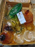 FLAT OF AMBER AND GREEN GLASSWARE