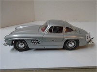 Mercedes 300 SL 1-18 scale Italy