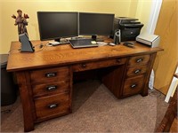 Amish Heirlooms Office Desk 
Quarter Sawn