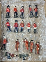 ASSORTMENT OF VINTAGE LEAD SOLDIERS