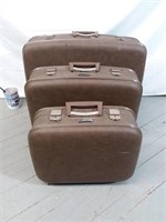 3 valises Holiday Luggage-Montreal