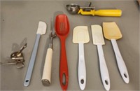 Vintage kitchen utensil lot ice cream scoop/spatul