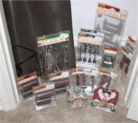 SELECTION OF LEMAX CHRISTMAS VILLAGE ACCESSORIES
