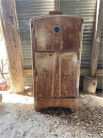 Antique Icebox (Coolerator)