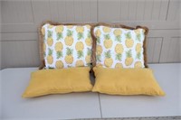 Indoor / Outdoor Toss Cushions