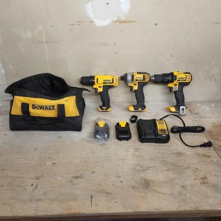 DeWalt Tool Lot: 1/2" Cordless Drill Driver,