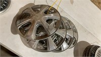 Set of 4 matching hubcaps