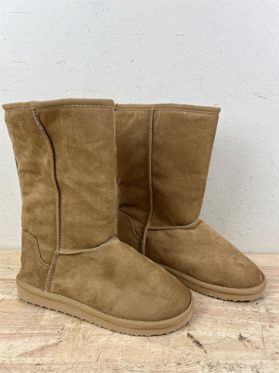 new women’s size 7 boots -no brand