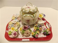 TRAY: UNMARKED FLORAL BISCUIT JAR & CHINA FLORALS