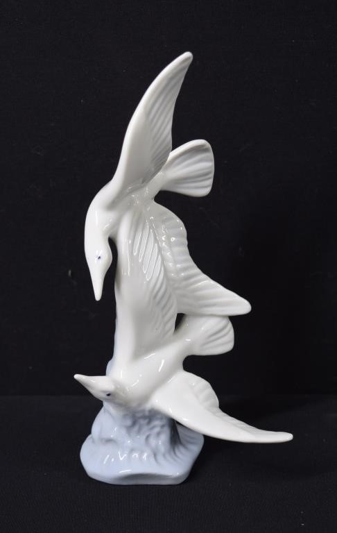 Porcelain Dual Dove Figurine 7"