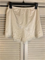 VINTAGE VANITY FAIR SLIP SHORTS MEDIUM