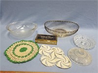 Lot with a metal bread basket, a pressed glass can