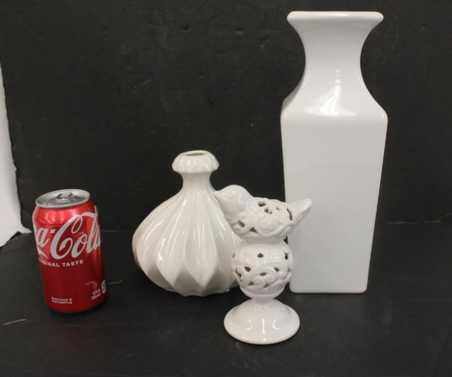 2 White Vases & Decor Bird