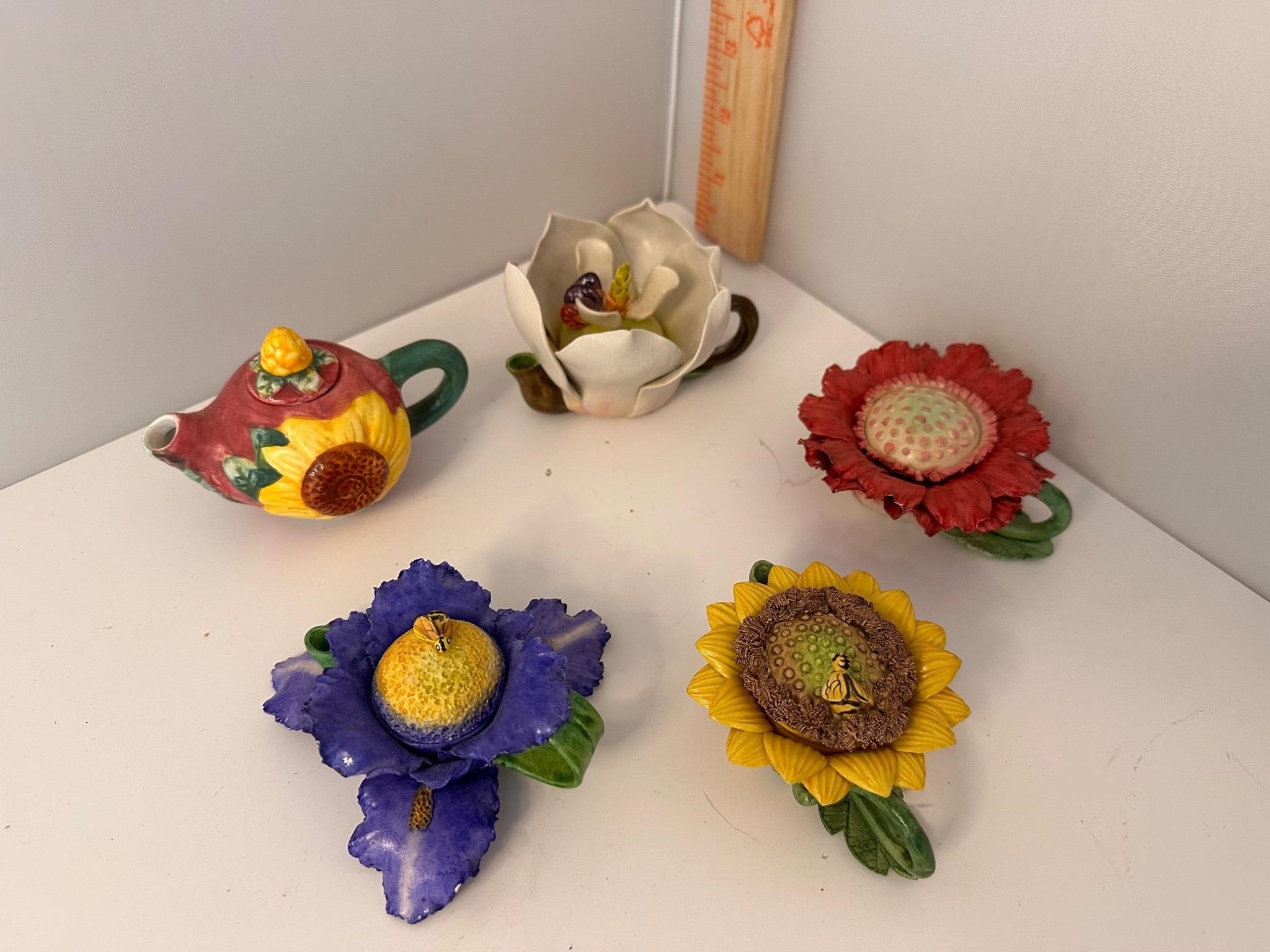 Miniature floral trinket/pill boxes