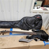 Soundgear 4 string electric bass guitar w case