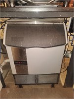 ICE-O-MATIC AIR COOLED UNDERCOUNTER ICE MACHINE