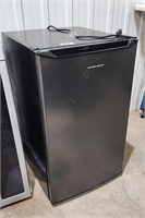 Mini fridge no shelves 19" × 33"