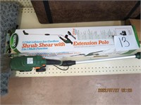 Scotts 7.2 volt shrub shear w/ extension pole
