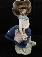 Lladro figurine girl with flowers