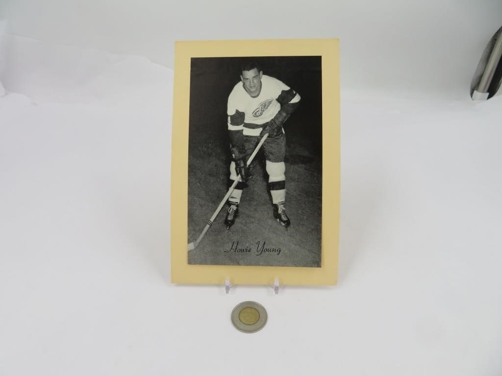 Howie Young , 1944/64 BEEHIVE Photo Hockey
