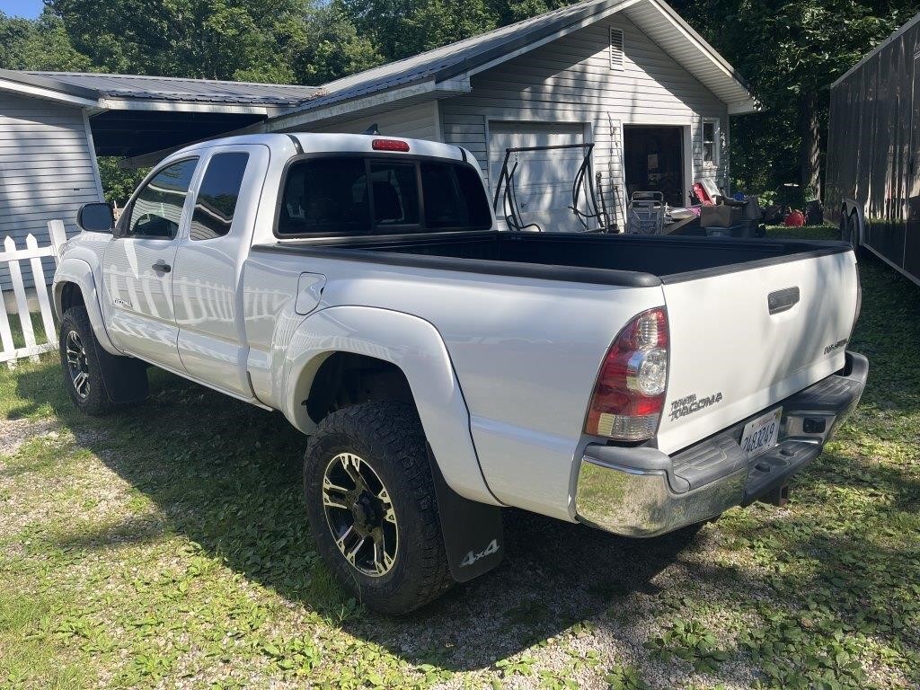 2015 Toyota Tacoma Pickup Truck 4x4 Ext Cab, Many