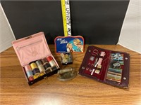 Small assorted vintage sewing kits