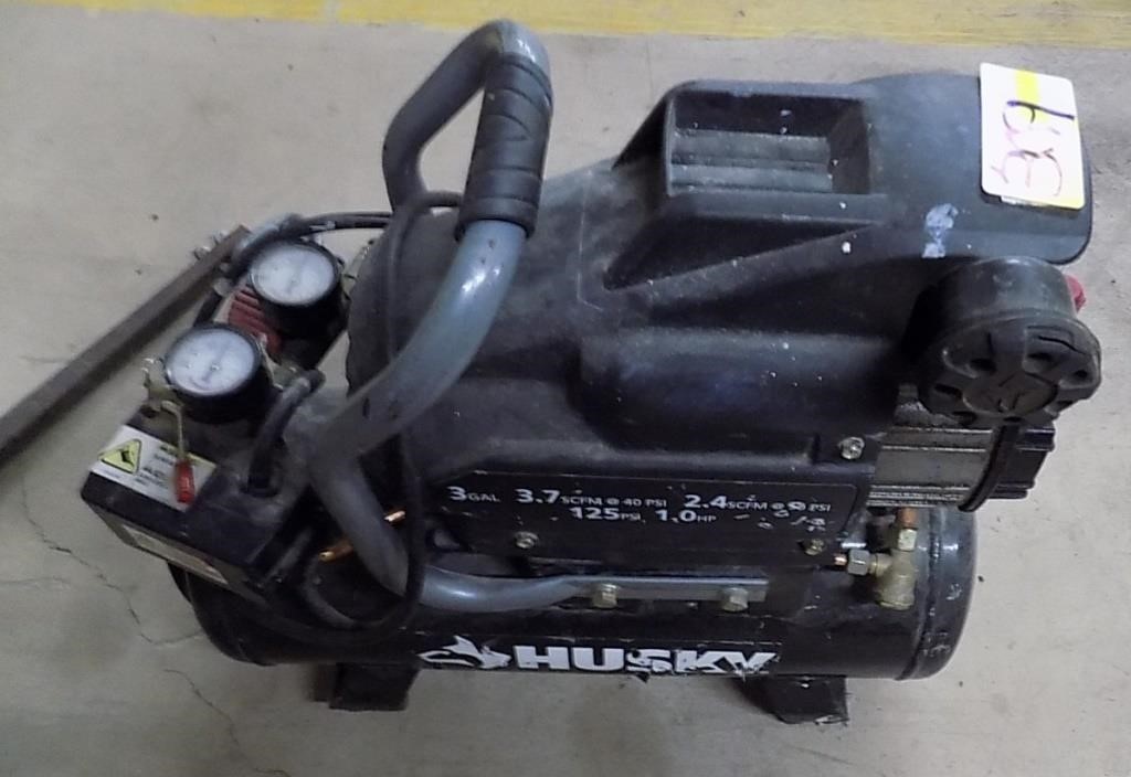 HUSKY 110 VOLT  3 GALLON AIR COMPRESSOR, RUNS