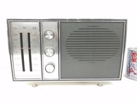 Radio ancien AM/FM RCA Victor XF632