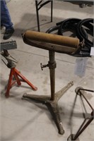 ADJUSTABLE PIPE ROLLER STAND