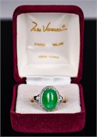 A 18K White Gold Jadeite Ring with Diamond w/Box