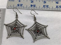 OF) SPIDERWEB DESIGN EARRINGS