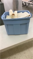 Tote of assorted linens