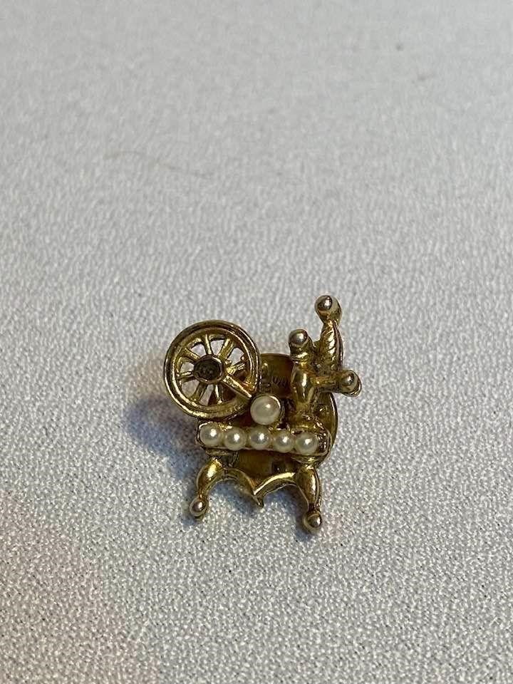 Tiny SPINNING WHEEL Pin