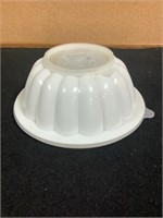 Vintage Tupperware Jello Mold with Lid & 4