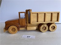 Wooden Truck made by Carl Smelser