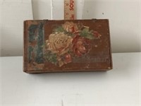 old wood Good & Mild cigar box with roses