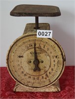 Vintage Kitchen Scale