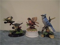 bird figurines .